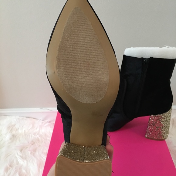 New in Box Betsey Johnson Kacey Booties - Picture 5 of 7